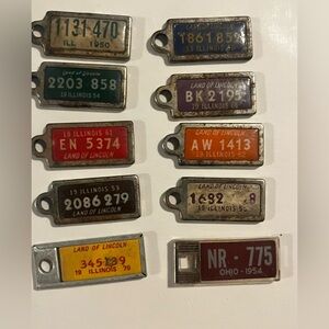 Vintage Illinois License Plate Keychains Set